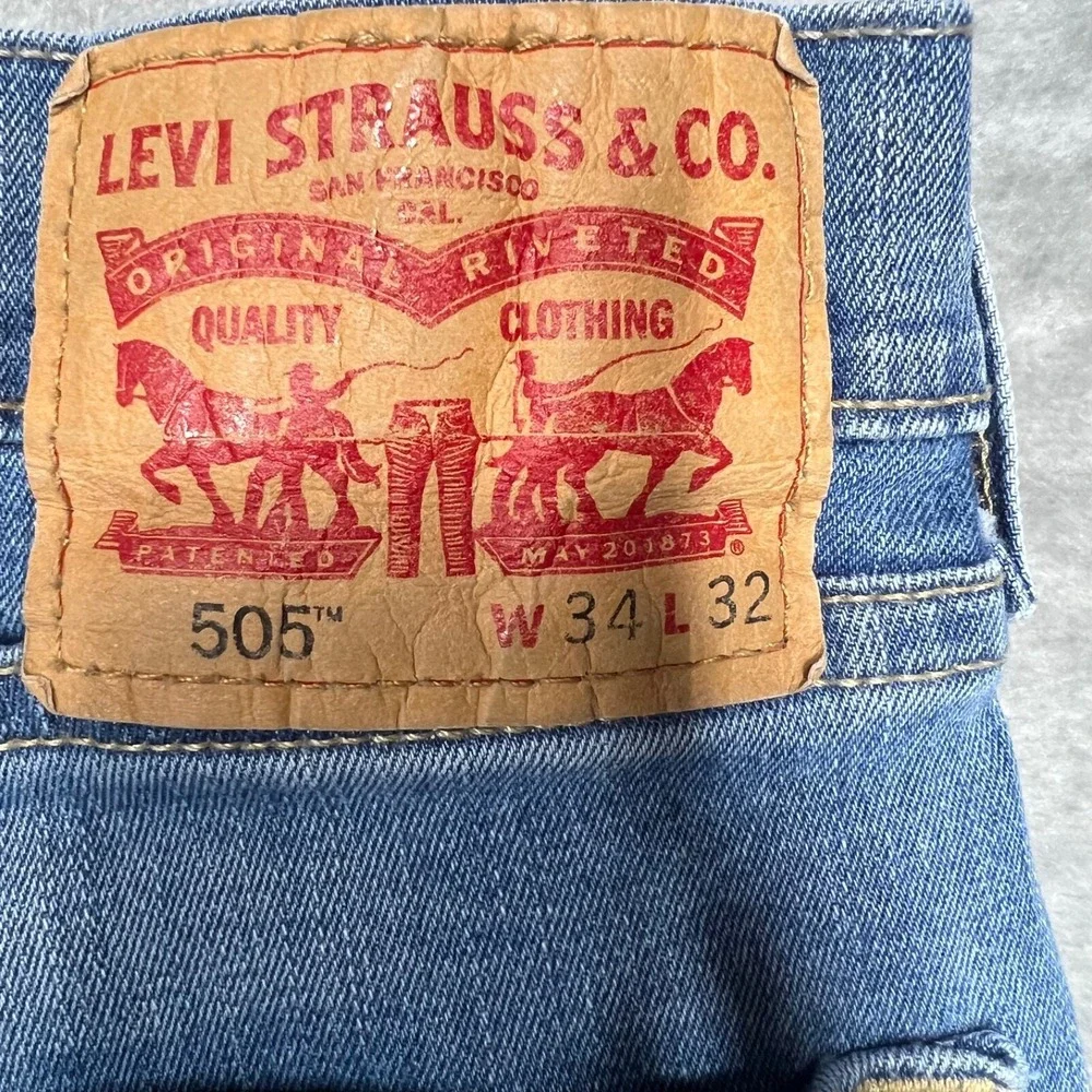 Levi 505 Jeans Men's Size 34x31* (tag 34x32) Blue Straight Leg‎ Mid Rise